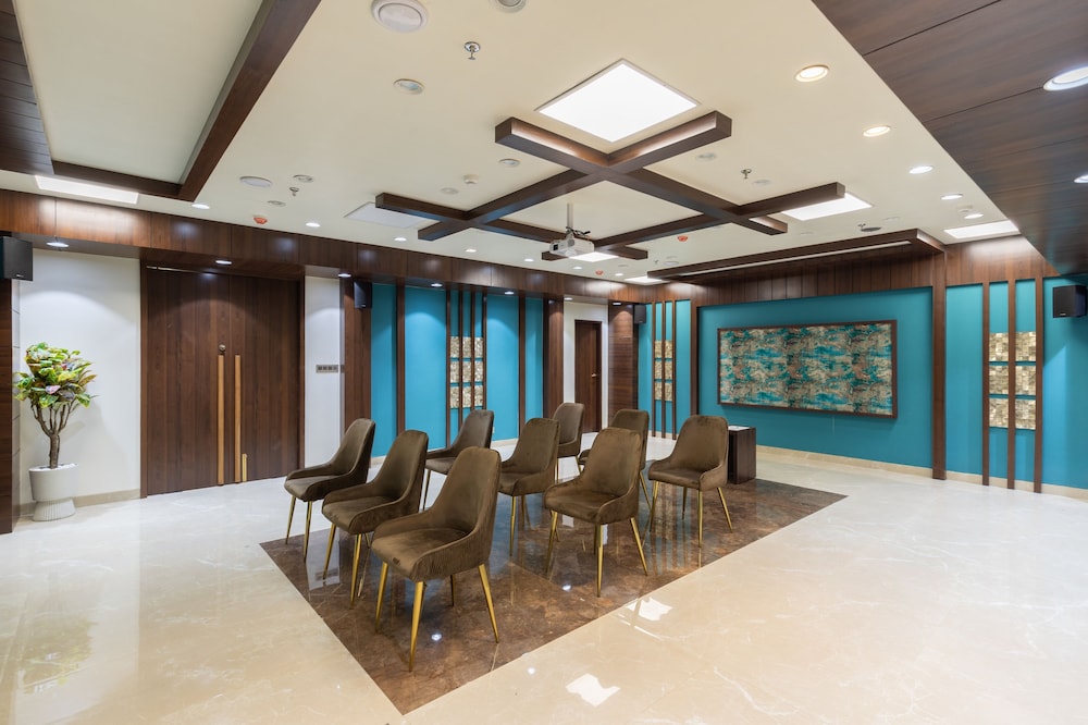 Royal Rawal - Luxury Boutique Hotel