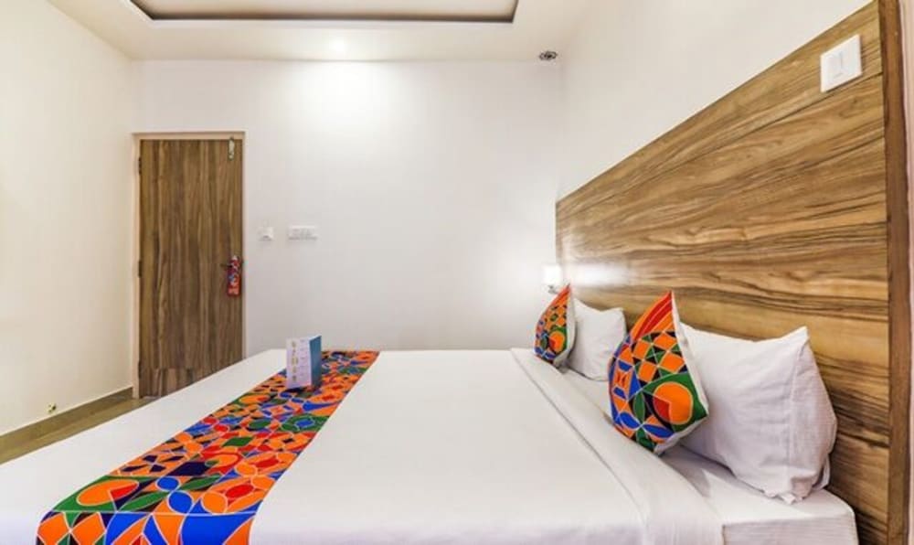  FabHotel Vista Suites