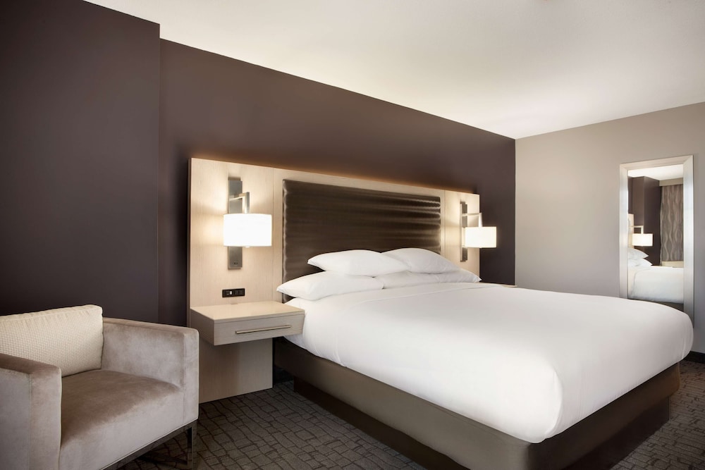 Embassy Suites by Hilton Charlotte Uptown 