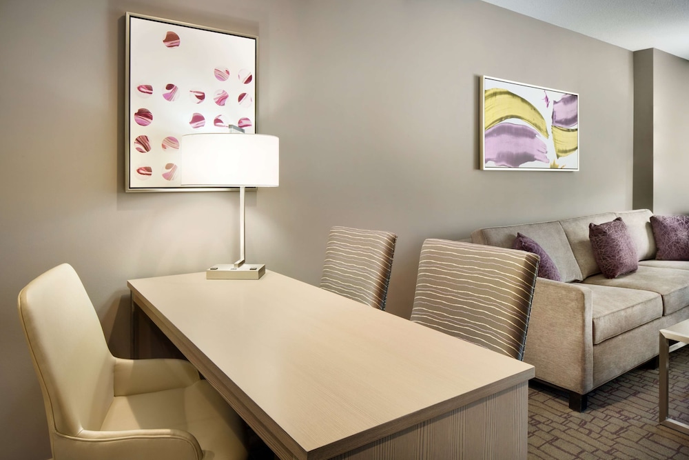 Embassy Suites by Hilton Charlotte Uptown 