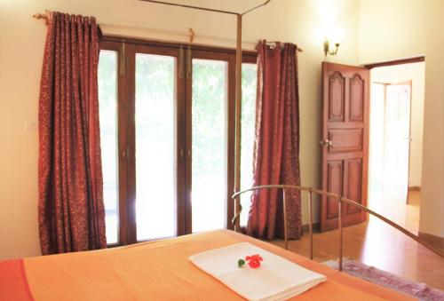 Papa Jolly Eco Resort - Near Morjim