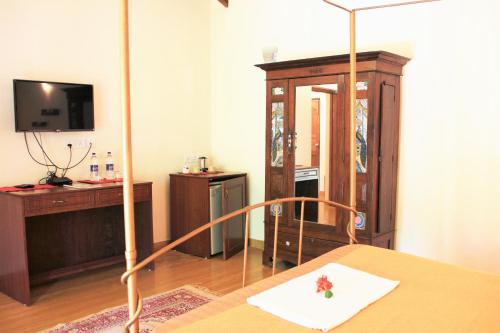Papa Jolly Eco Resort - Near Morjim