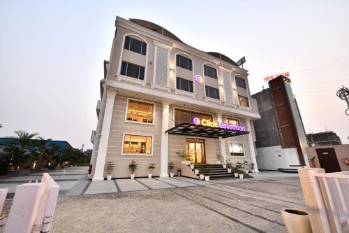 Click Collection Grand Gateway Varanasi