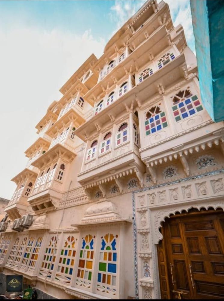 Royal Rafahiya - A Rooftop Lake View Hotel near lake Pichola