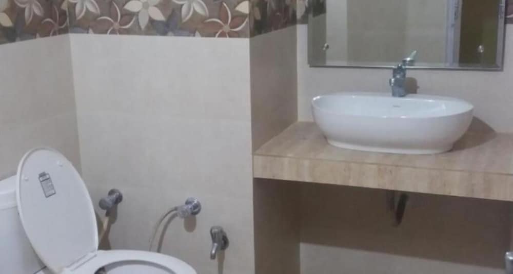 Goroomgo Hotel Ishan Katra