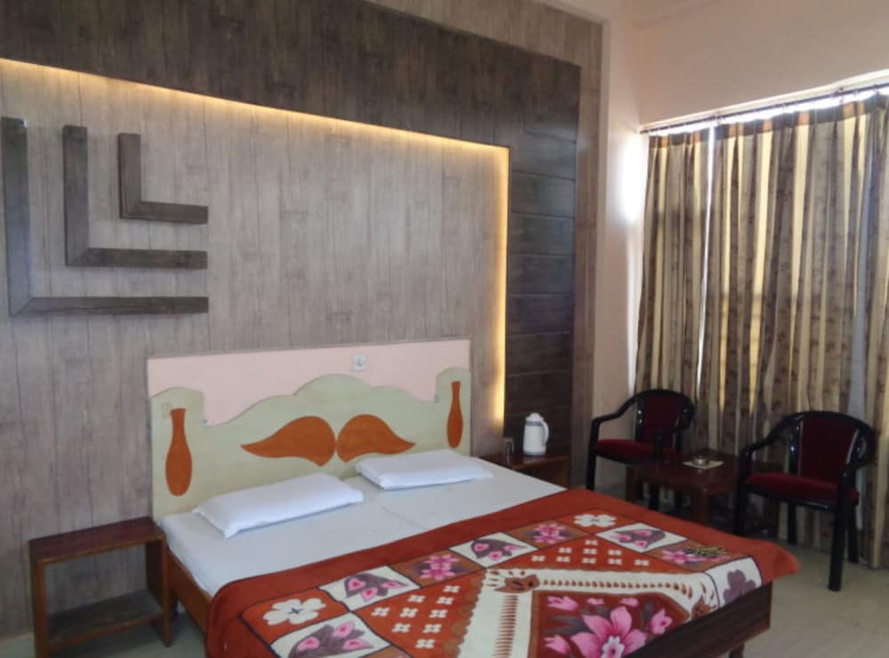 Goroomgo Hotel Ishan Katra