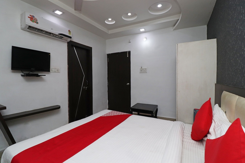 Collection O 11943 Hotel Yugantar Palace