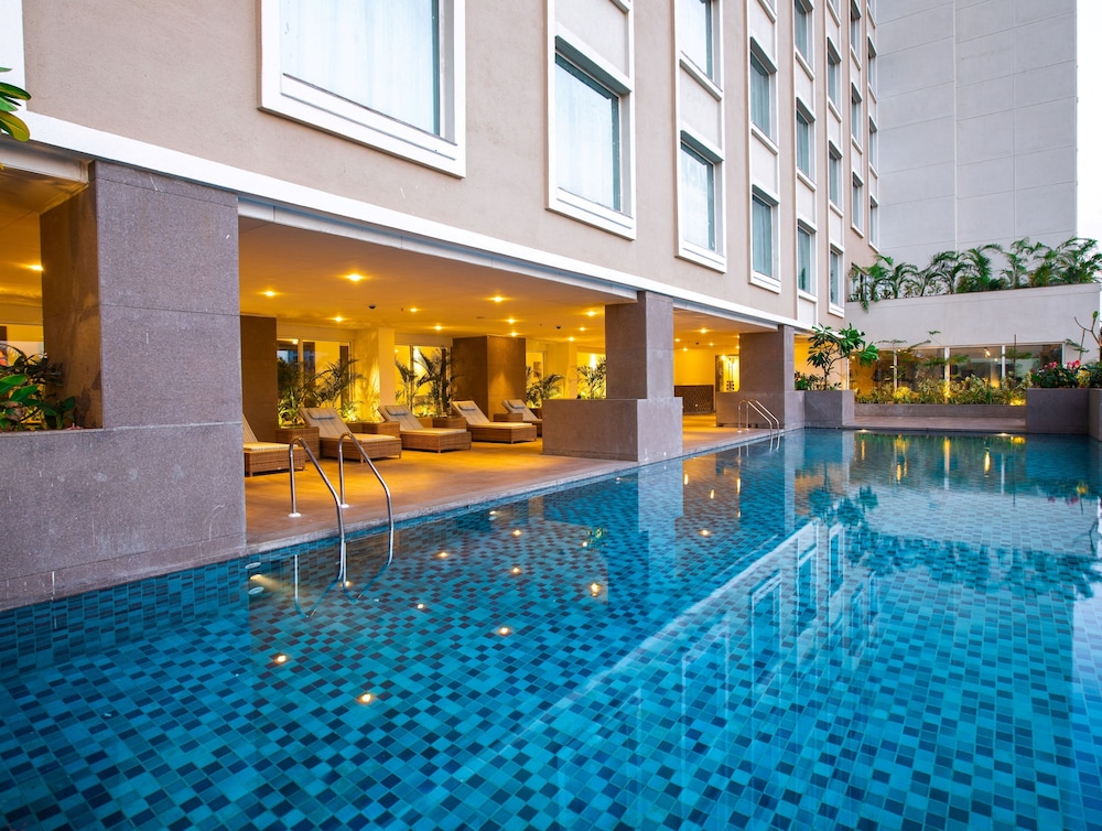 Lemon Tree Premier, City Center, Pune