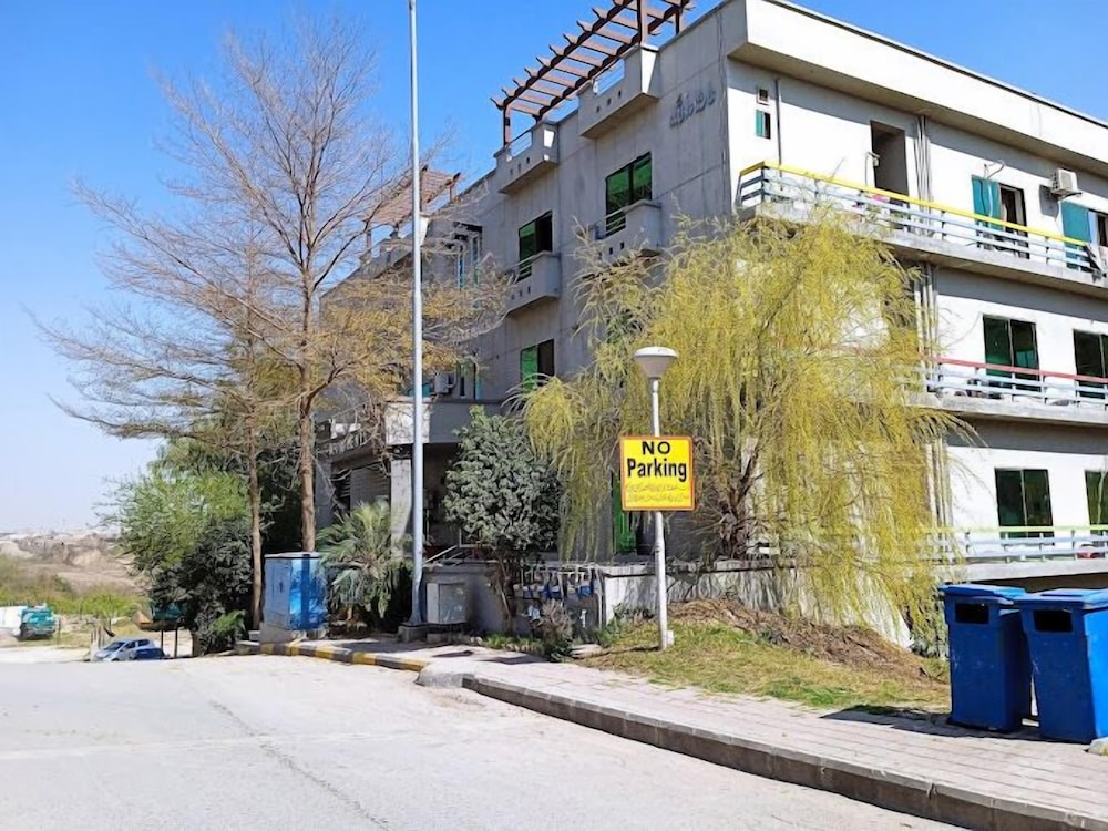Parkway Apartments