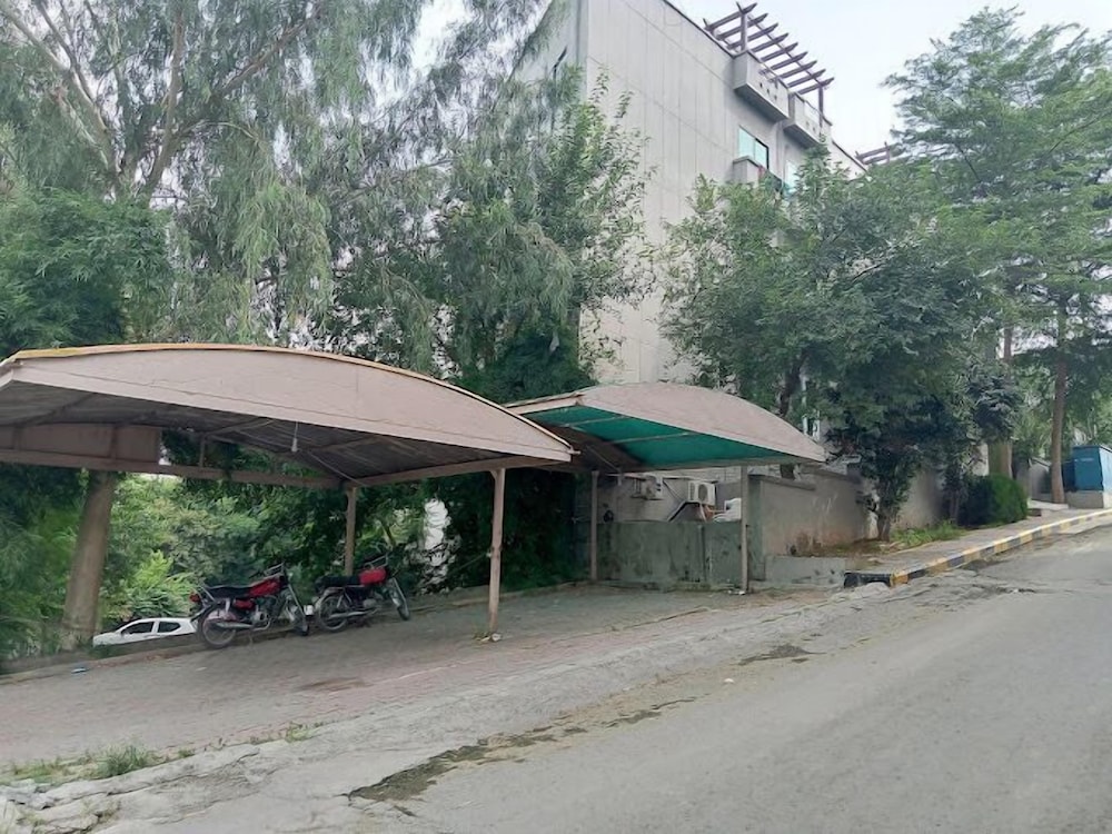Parkway Apartments