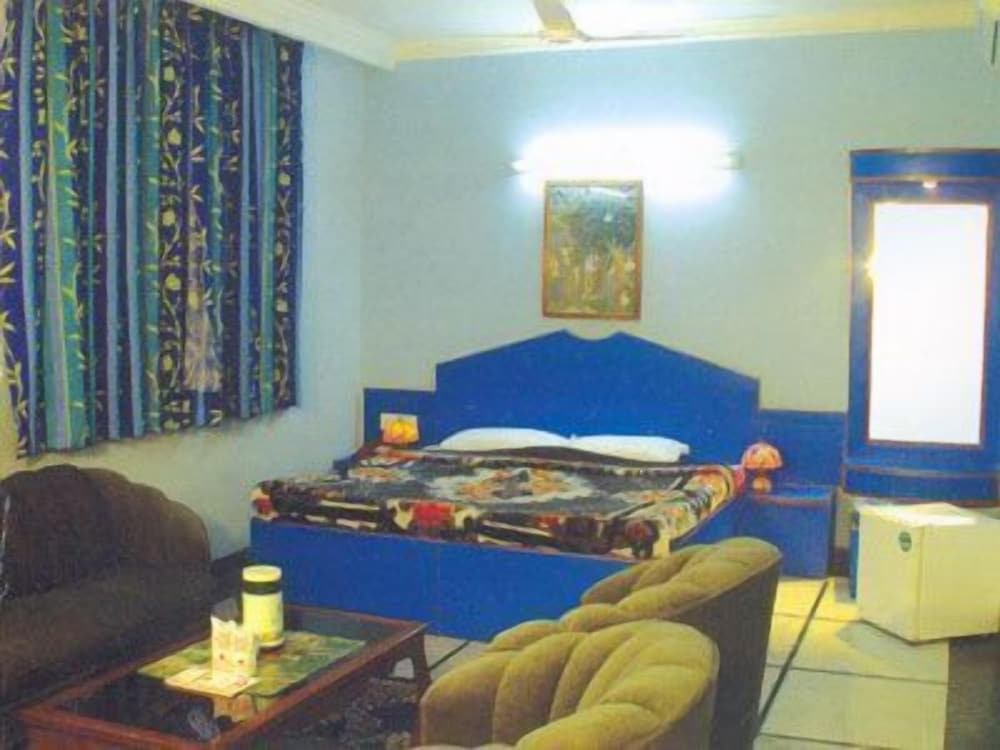 Hotel Apra Inn