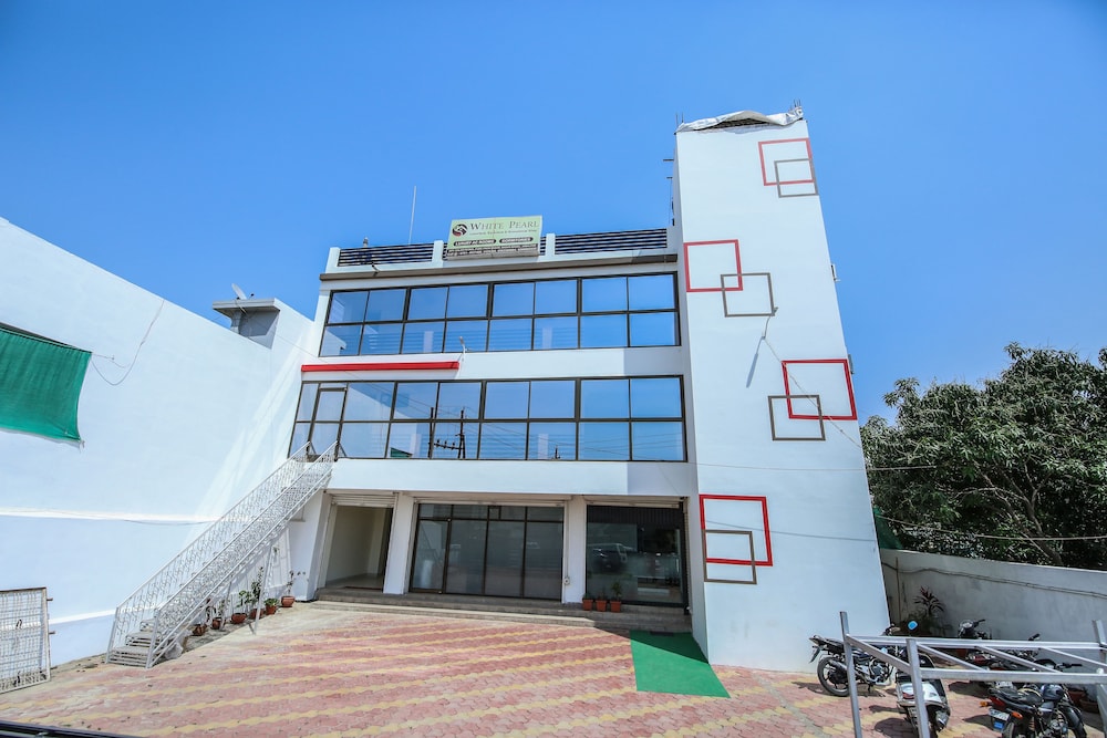 White Pearl, Jabalpur