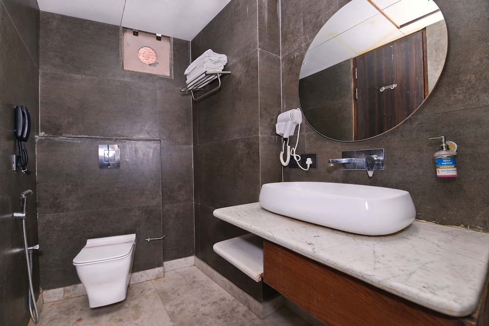 Staybook Hotel Nitya Maharani