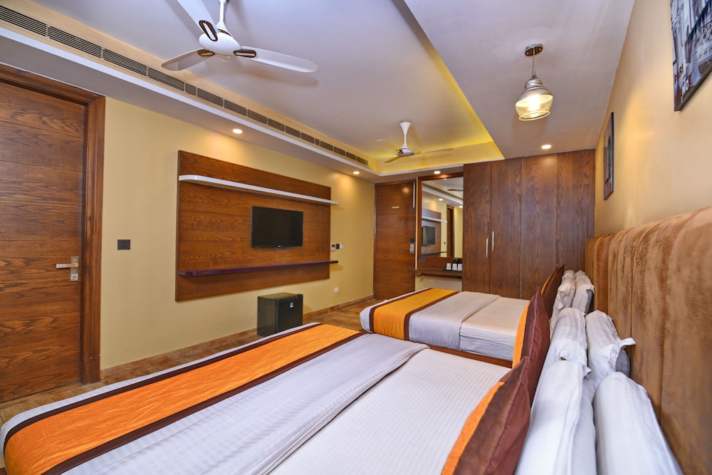 Staybook Hotel Nitya Maharani