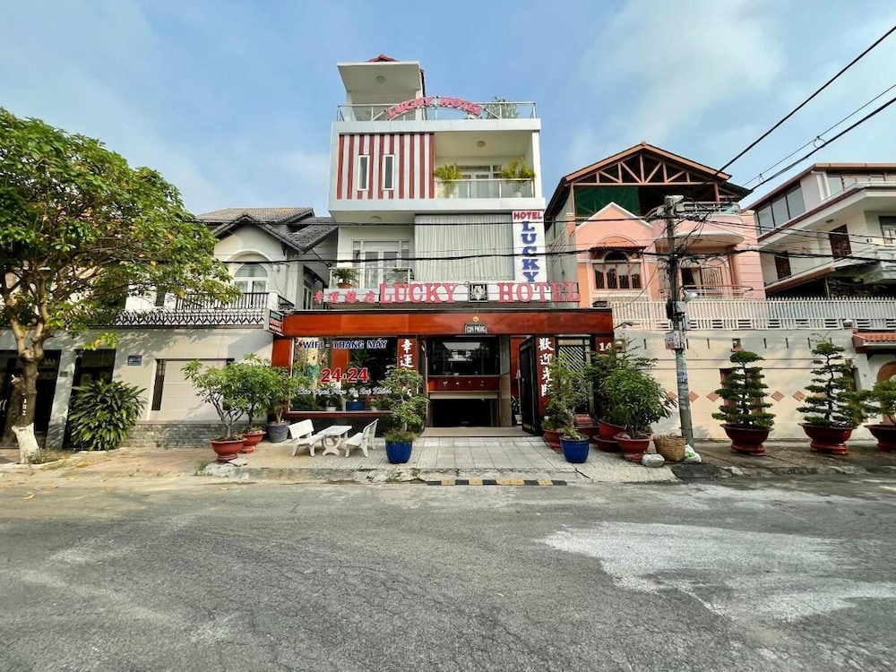 Lucky Hotel