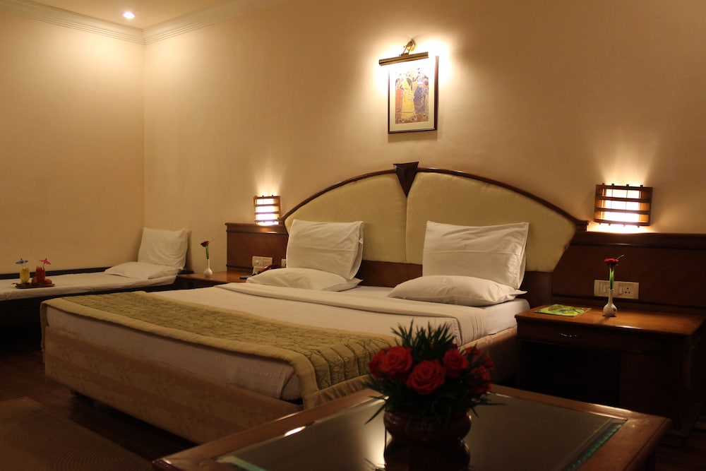 Aranya Nivas KTDC Inside Periyar Tiger Reserve