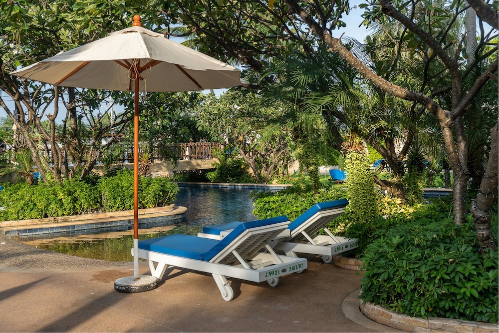 Jomtien Palm Beach Hotel And Resort