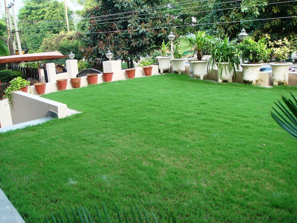 FabHotel Kashish Residency Sector 26