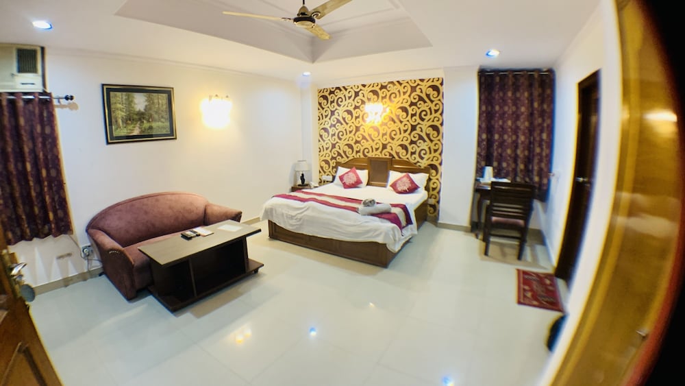 FabHotel Kashish Residency Sector 26