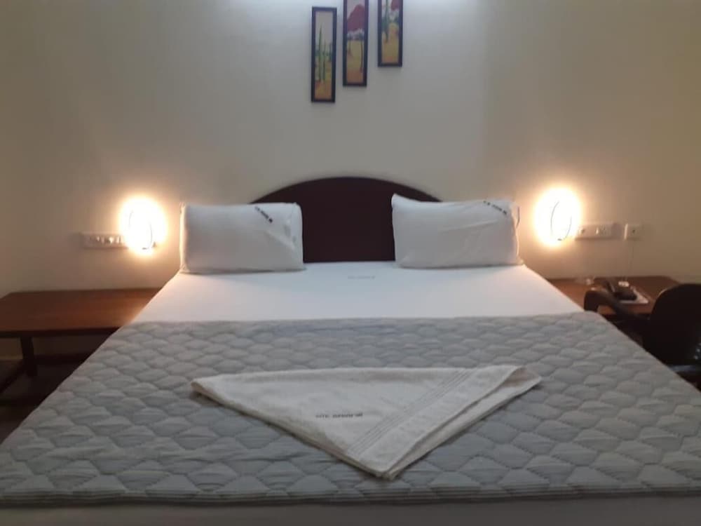 Hotel Paradise Inn