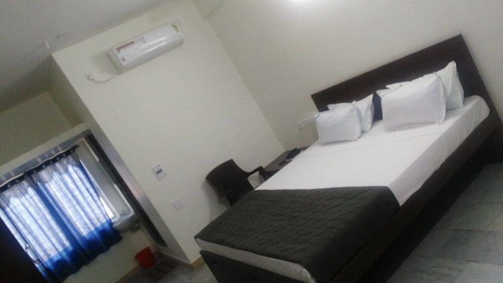 Hotel Paradise Inn