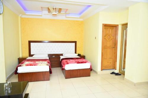 Azeem International Hotel & Restorent