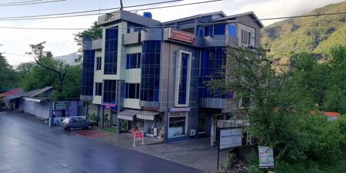 Azeem International Hotel & Restorent