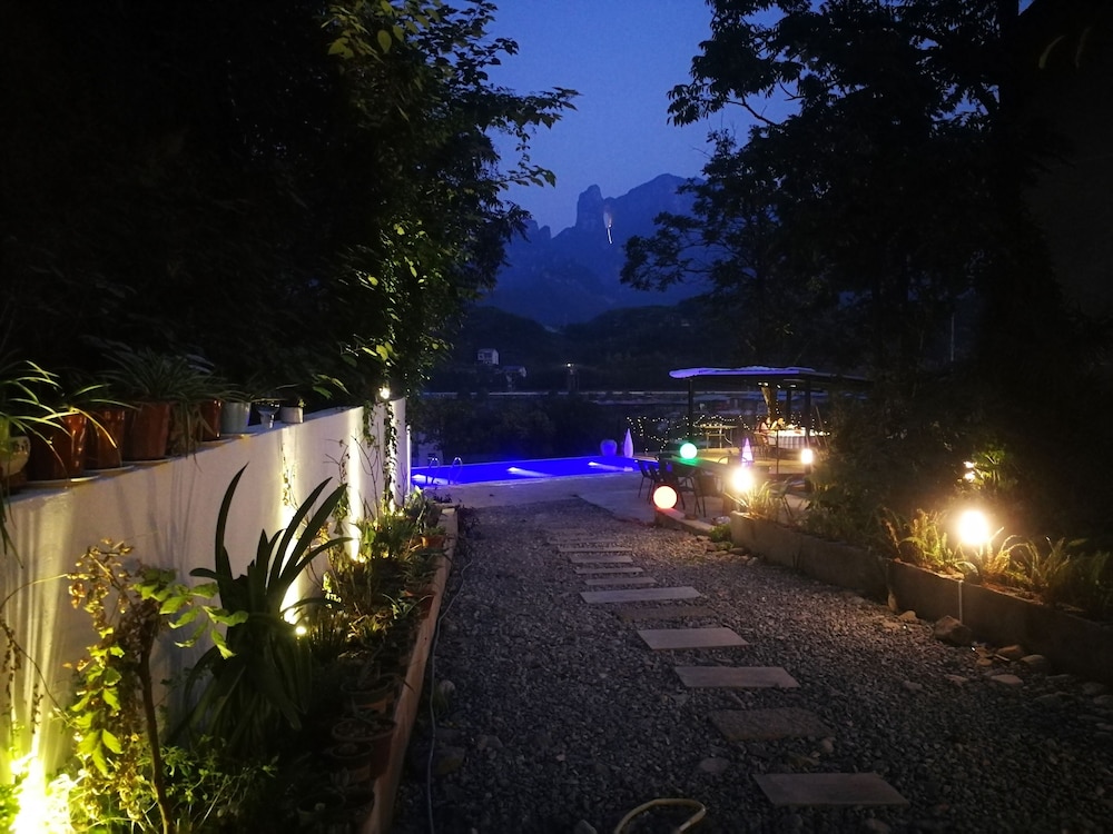 Tujia folk houses