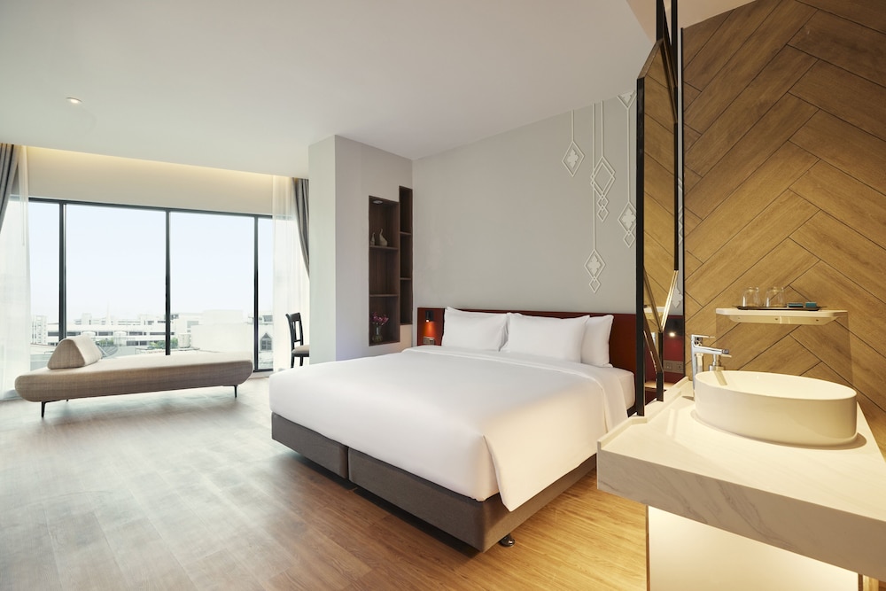 Centara Life Hotel Bangkok Phra Nakhon