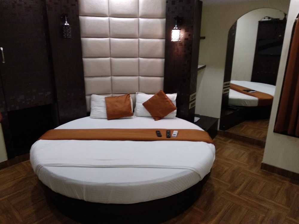 Hotel Karishma Dadar - Near Dadar Railway Station