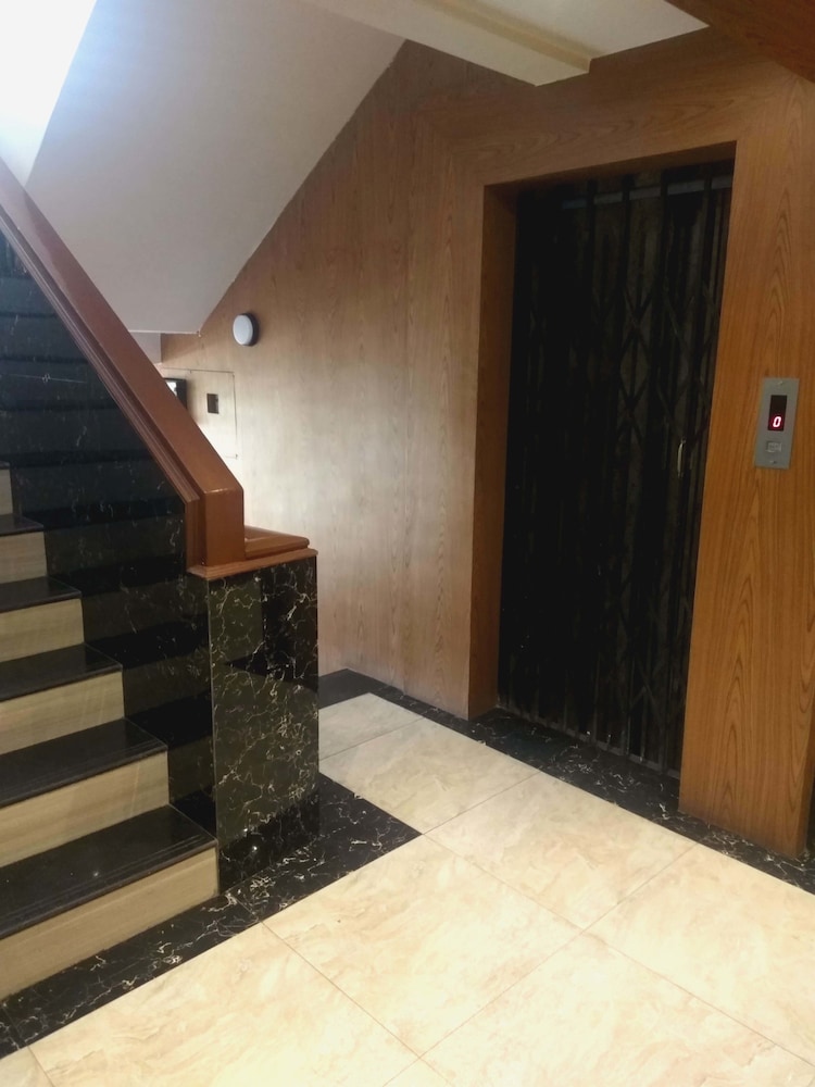 Hotel Karishma Dadar - Near Dadar Railway Station