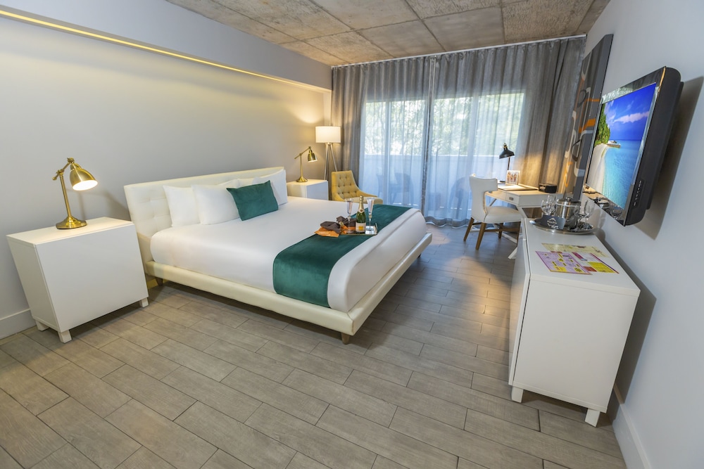 Riviera South Beach Hotel