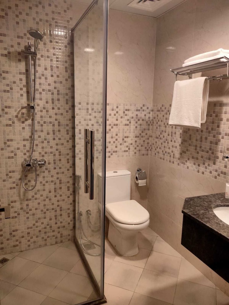 New Dream Plaza Hotel Apartment LLC
