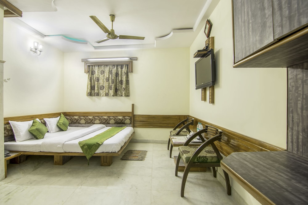 Hotel Natraj Yes Please @ New Delhi Railway station 