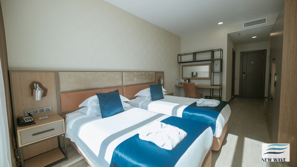 New Wave Hotel