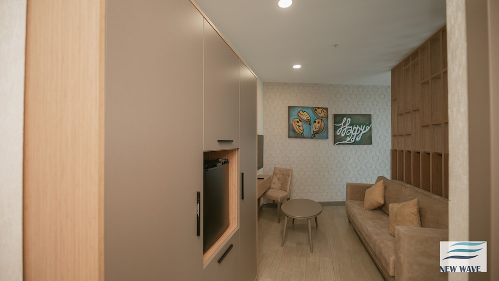 New Wave Hotel