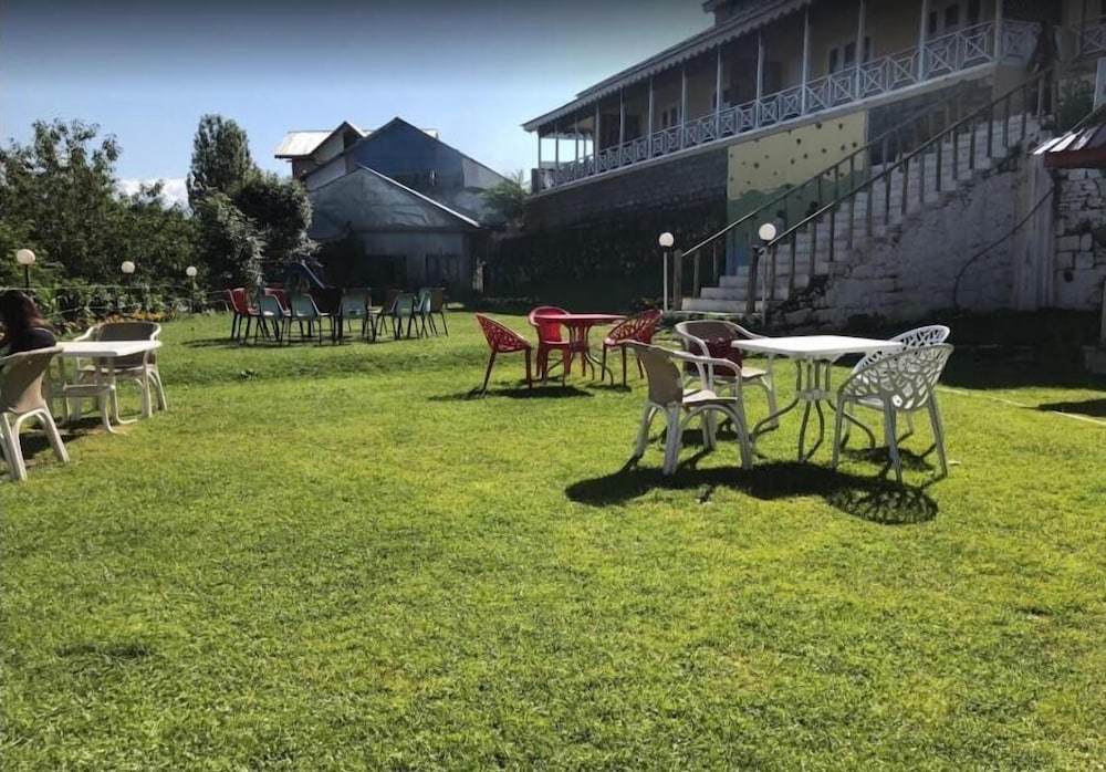 Lalazar Hotel