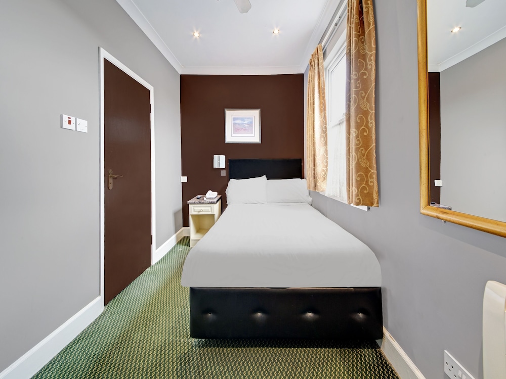 OYO Bostons Manor Hotel, Hanwell London