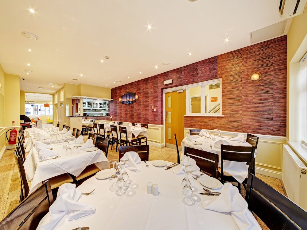 OYO Bostons Manor Hotel, Hanwell London
