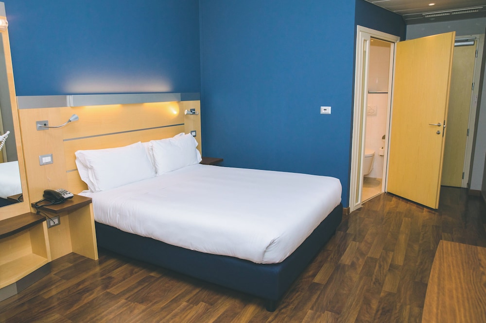 Holiday Inn Express Milan - Malpensa Airport by IHG