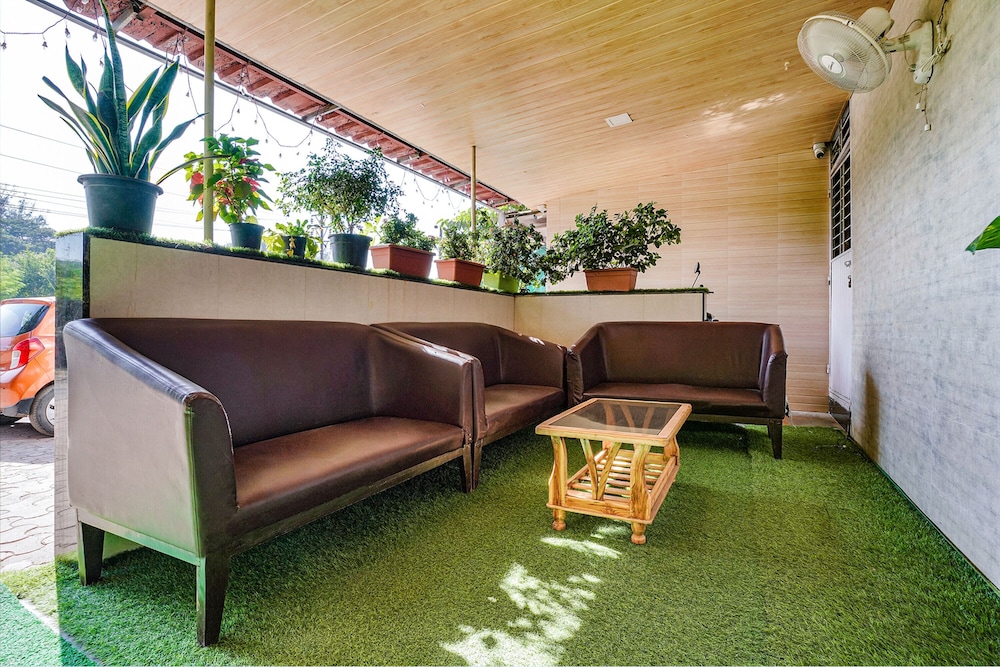 FabHotel White Gold