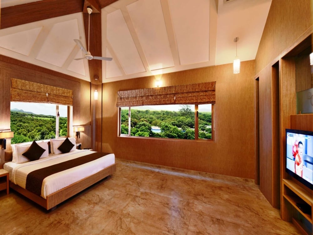 Sarovar Portico Sasangir