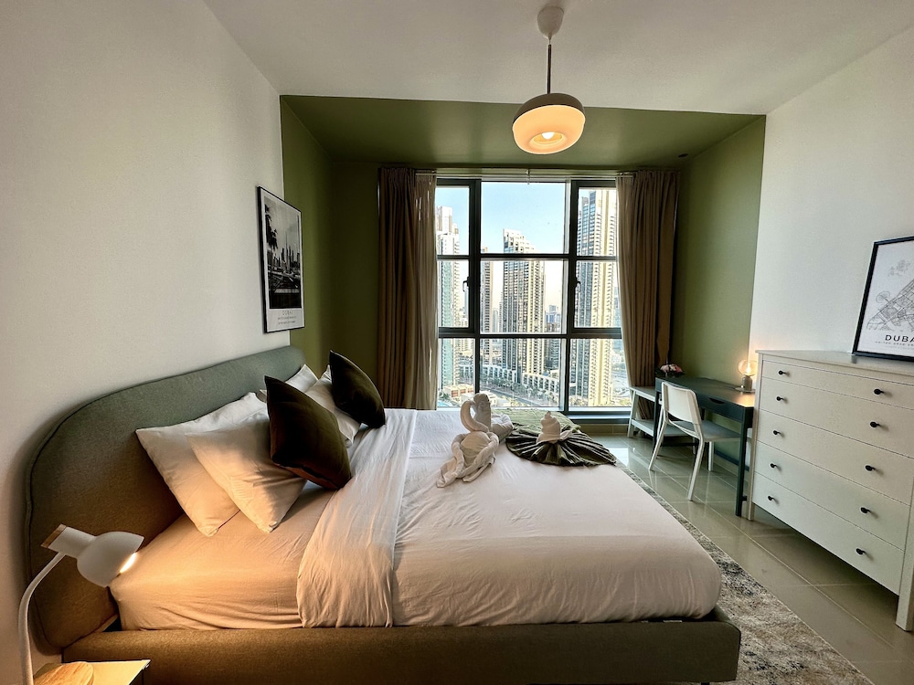Lux BnB Standpoint Tower Fountain View
