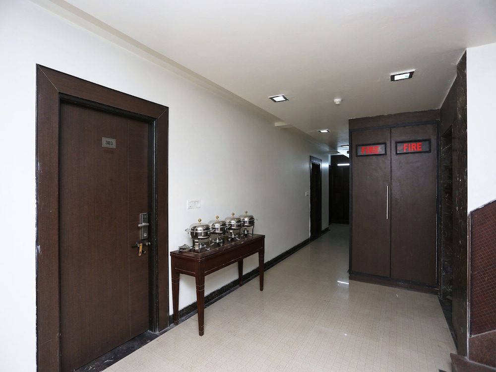 Oyo 13758 Xs Residency