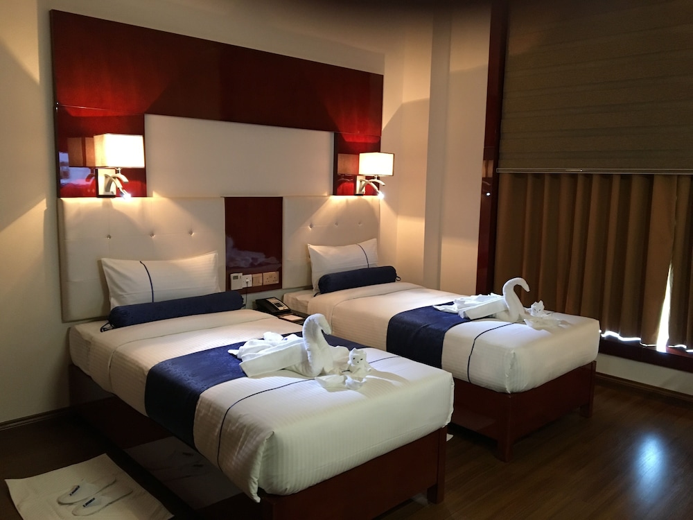 Golden Tulip Headington Ruwi