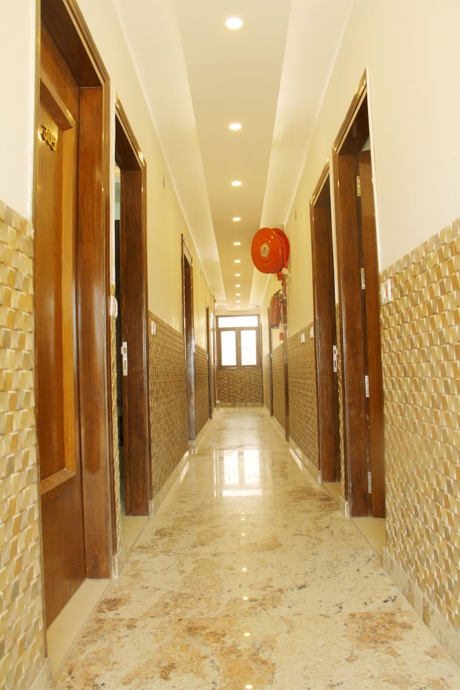 Hotel New Frontier