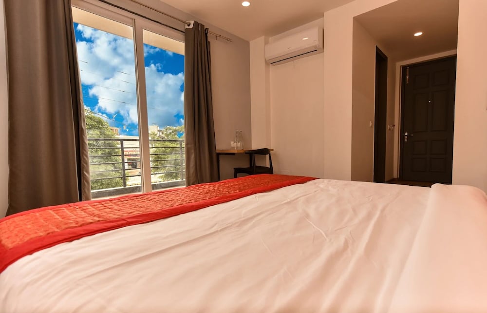 Hotel Mavens White Artemis Hospital Road