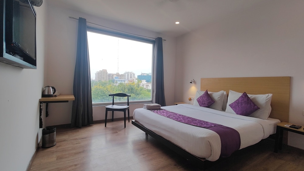 Hotel Mavens White Artemis Hospital Road