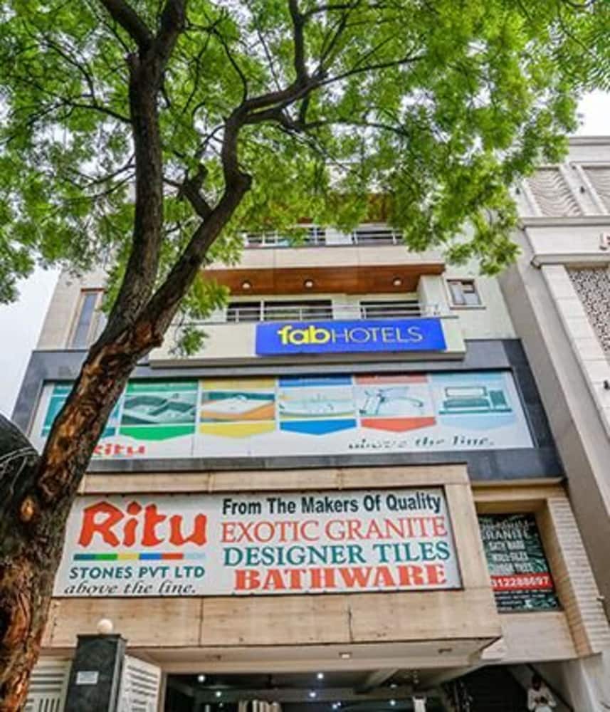  FabHotel RG Stay
