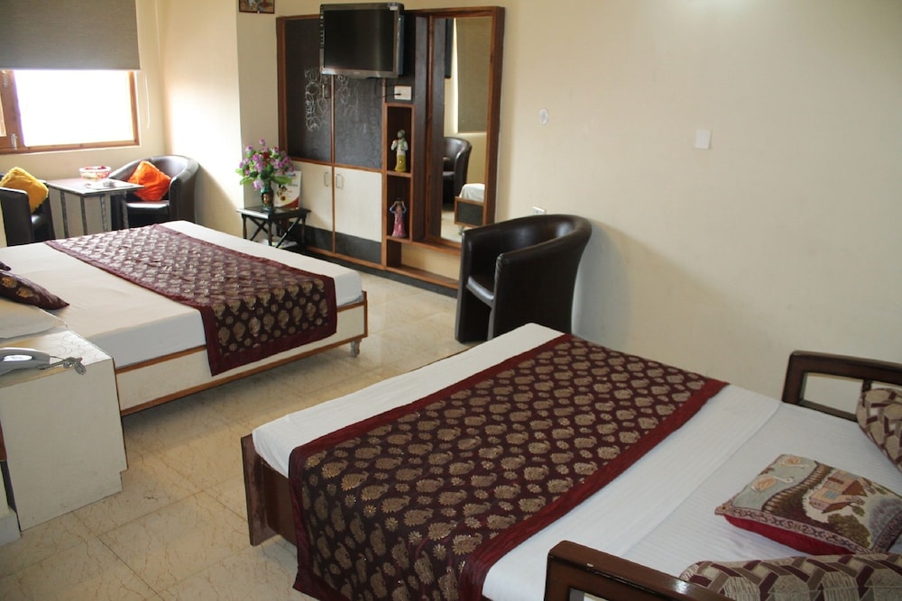 HOTEL PRESTIGE The Mall Road